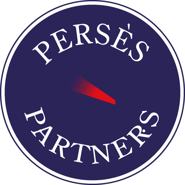LOGO-PERSES_Partners Logo circulaire bleu foncé de Persès Partners, avec une aiguille rouge orientée vers la droite et le nom "PERSÈS PARTNERS" inscrit en lettres blanches autour du cercle.